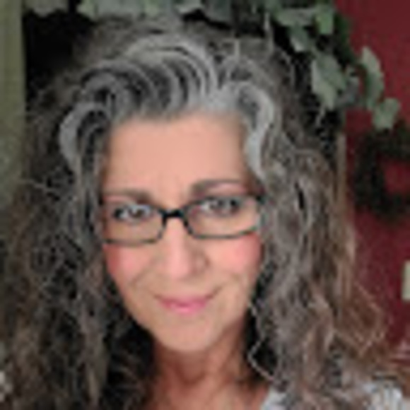 Profile Picture of Tonya Kolodzik (@tonyadp85) on Poshmark