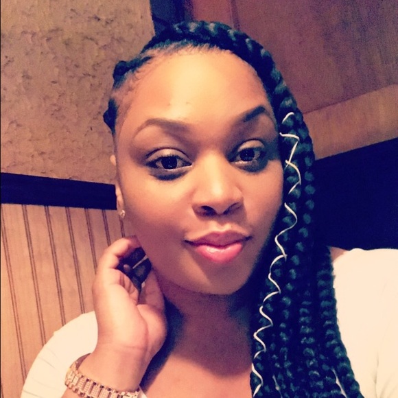 Profile Picture of Crystal Carter (@nicole102285) on Poshmark