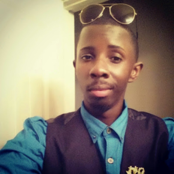 Profile Picture of Carlton Carter (@carltonc912) on Poshmark