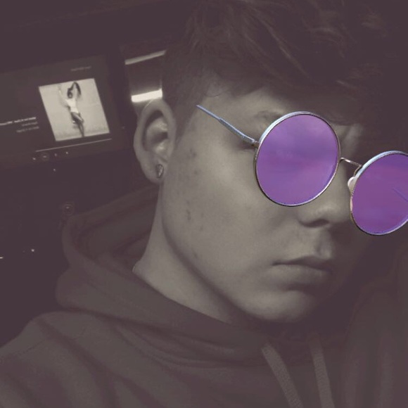 Profile Picture of Alec Kemper (@aleckemper) on Poshmark