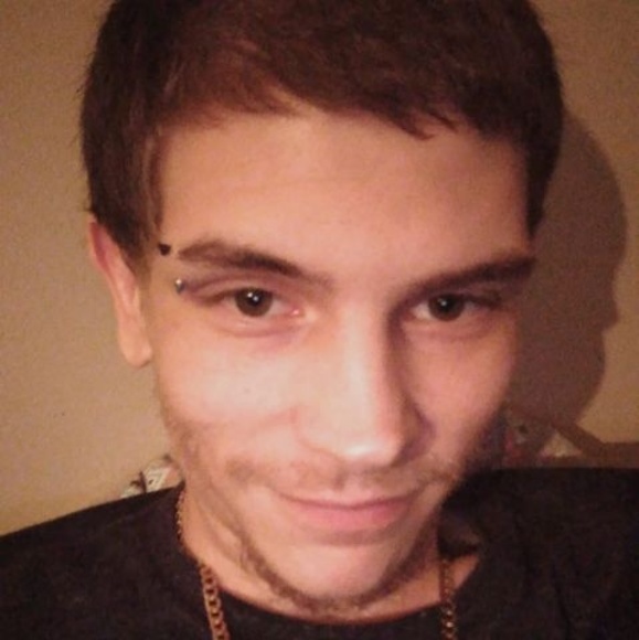 Profile Picture of Robert Hook (@bobmarley420321) on Poshmark