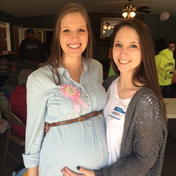 Profile Picture of Hannah Tombaugh (@hannah_tombaugh) on Poshmark