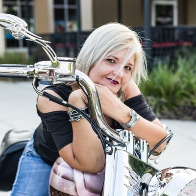 Profile Picture of Robin Hawk (@uncagedwomen) on Twitter