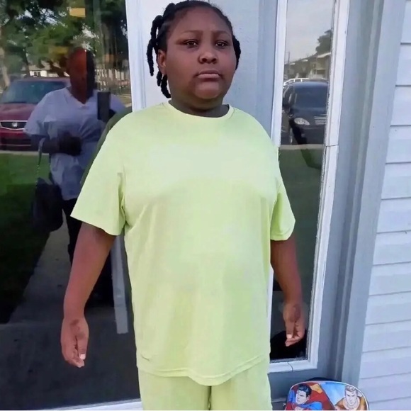 Profile Picture of Brenden Glouberman (@unallowedinkfc) on Poshmark