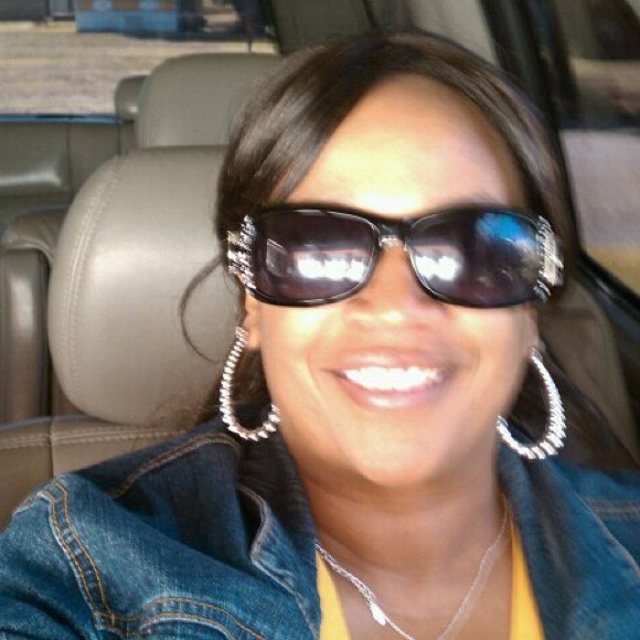 Profile Picture of Anita Dickson (@anitakhunni) on Poshmark