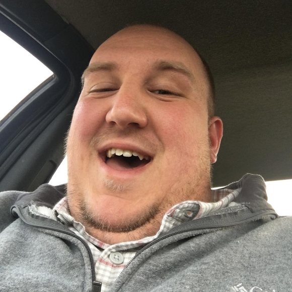 Profile Picture of David Schultz (@bighead1990) on Poshmark