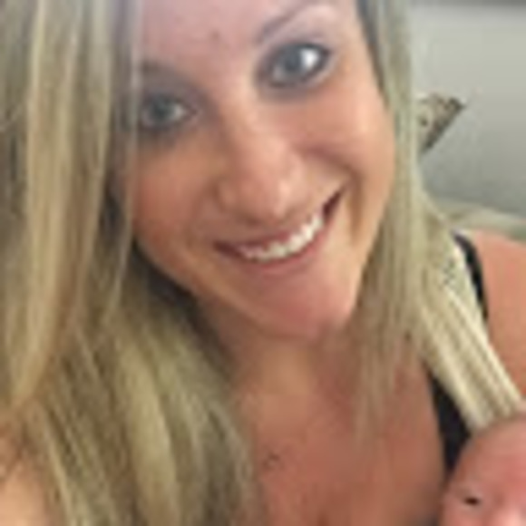 Profile Picture of Lisa Stanek (@lstanek33) on Poshmark