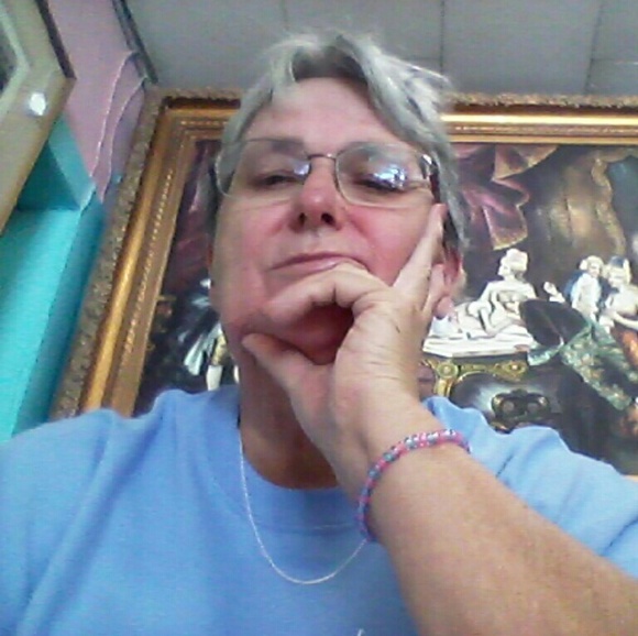 Profile Picture of Robin Summer (@rbnsummer) on Poshmark