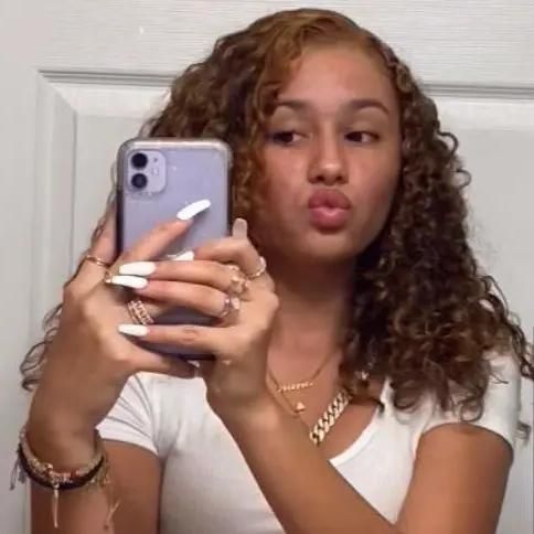 Profile Picture of Karen Scott (@kareni.scott) on Tiktok