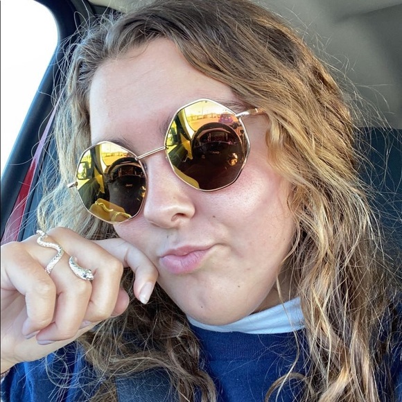 Profile Picture of Riley Gaskill (@rgaskill418) on Poshmark