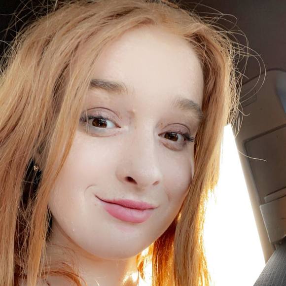 Profile Picture of Emily Hawkins (@elhawk2000) on Poshmark