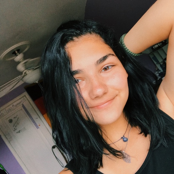 Profile Picture of Aeliana Ackison (@aelanascloset) on Poshmark