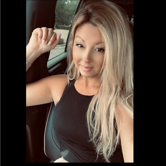 Profile Picture of Kelly Nelson (@knelsons) on Poshmark