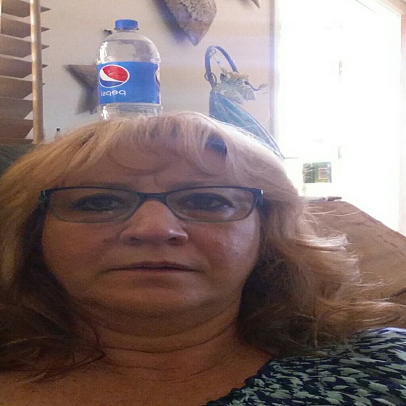 Profile Picture of Brenda Trask (@bearsden44) on Poshmark