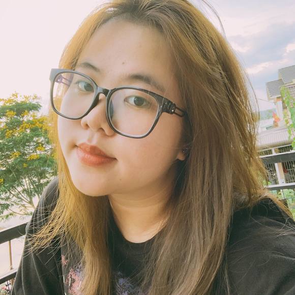 Profile Picture of Hồng Thanh (@helennn98) on Poshmark