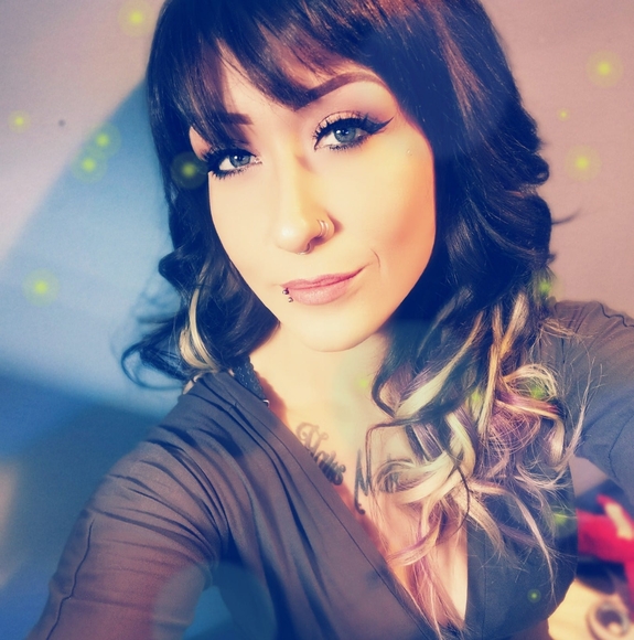 Profile Picture of Julie Mann (@jmann1276) on Poshmark