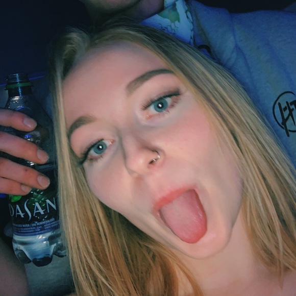 Profile Picture of Kaylie Neitch (@krneitch) on Poshmark