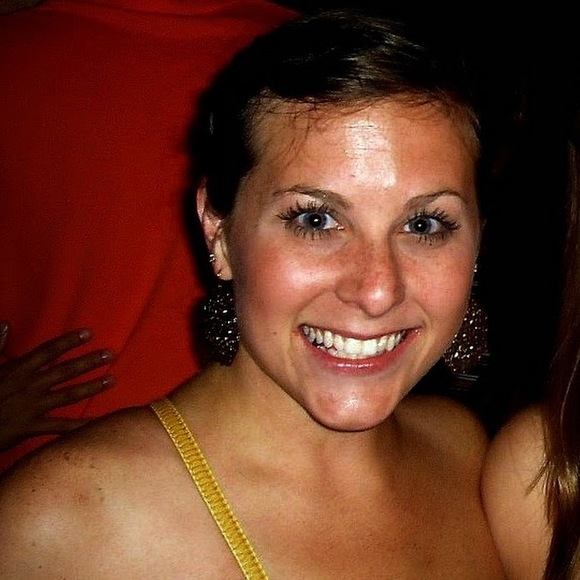 Profile Picture of Melanie Mcaninch (@mkmcanin) on Poshmark