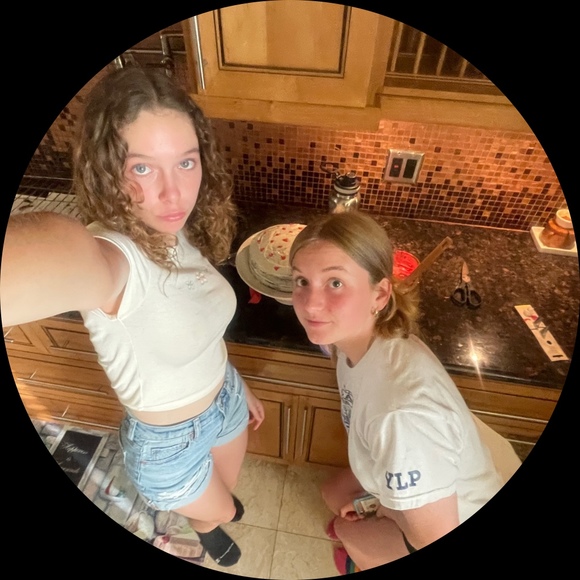 Profile Picture of Brynn Casey (@bicasey) on Poshmark