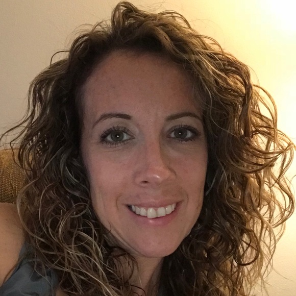Profile Picture of Danielle Hanus (@hanus1005) on Poshmark