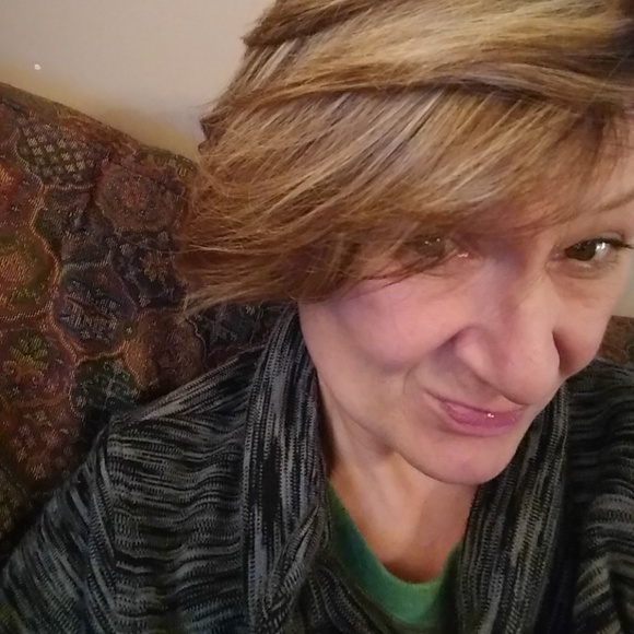 Jennifer Wazny - Poshmark Profile Picture of Jennifer Wazny (@jenwaz222) on Poshmark