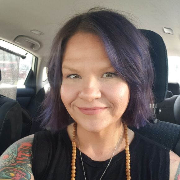 Profile Picture of Erin Weichmann (@erinweichmann) on Poshmark