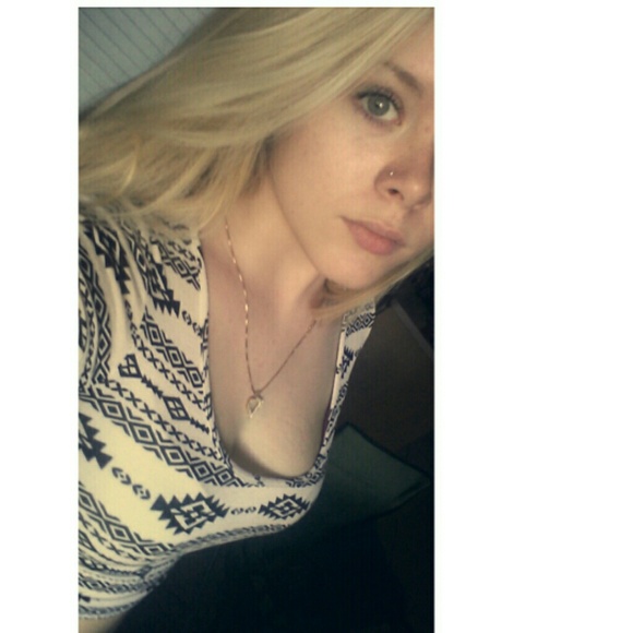 Profile Picture of Shauna Engel (@s_elizabeth_e) on Poshmark