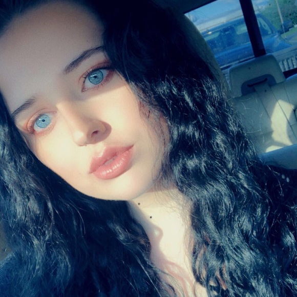 Profile Picture of Danielle Droege (@danidroege) on Poshmark
