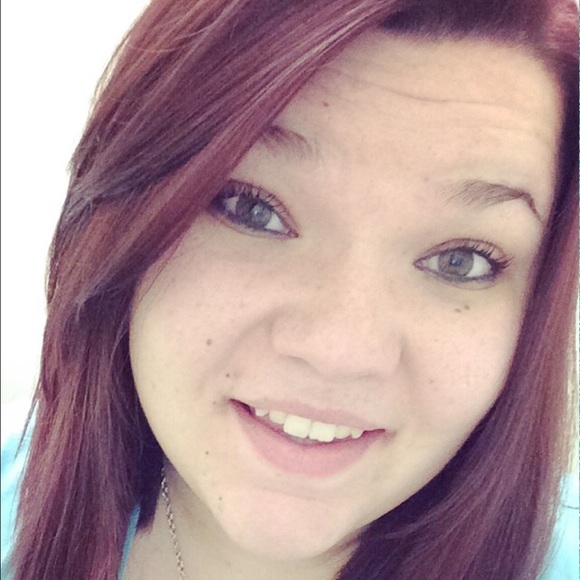 Profile Picture of Allie Weisel (@aweisel94) on Poshmark