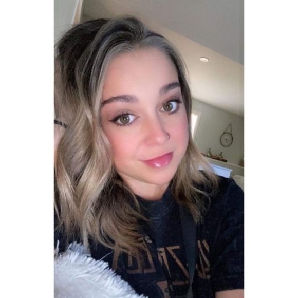 Profile Picture of Jennifer Denney (@jenniferdenn442) on Poshmark