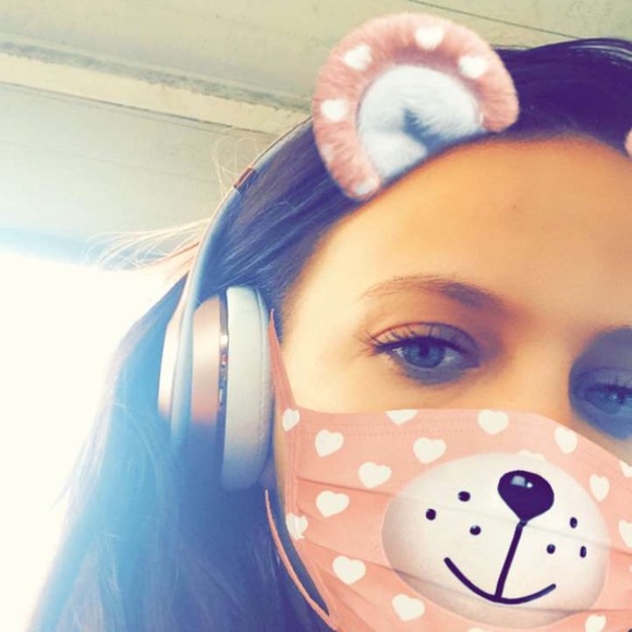 Profile Picture of Jaimie Wolfcale (@jaimiewolfcale) on Poshmark