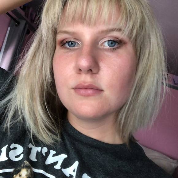 Sierra Tidwell - Poshmark Profile Picture of Sierra Tidwell (@stidwell36) on Poshmark