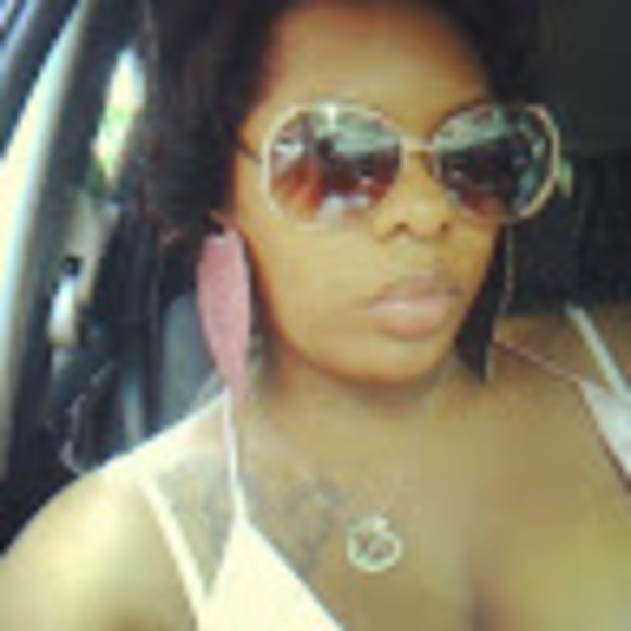 Profile Picture of Kelee Mallard (@msgoodieke) on Poshmark