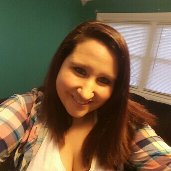 Profile Picture of Jen Forler (@forler_jen95) on Poshmark