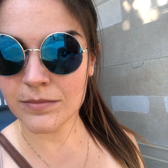 Profile Picture of Chantal Nadeau (@chnadeau) on Poshmark