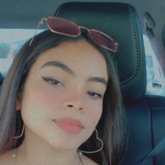 Profile Picture of Rossy Jimenez (@rossyjimenez852) on Poshmark
