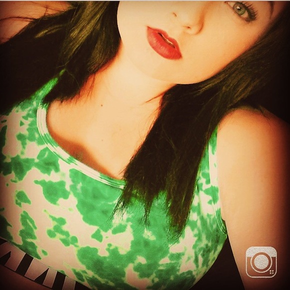 Profile Picture of Shandi Lobie (@shandilynnlobie) on Poshmark