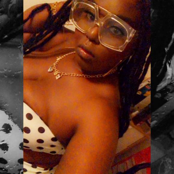 Profile Picture of Ronnie Moore (@buybuy0001) on Poshmark