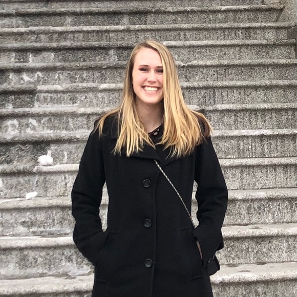 Profile Picture of Ruby Palmer (@rubysredrose) on Poshmark