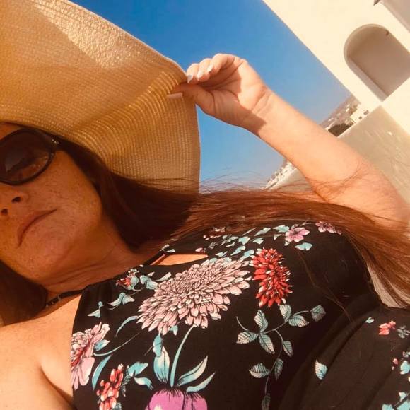 Profile Picture of Elinda Abshire (@yallson1974) on Poshmark