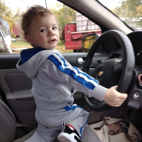 Profile Picture of Lona Perry (@lonaperry2013) on Poshmark