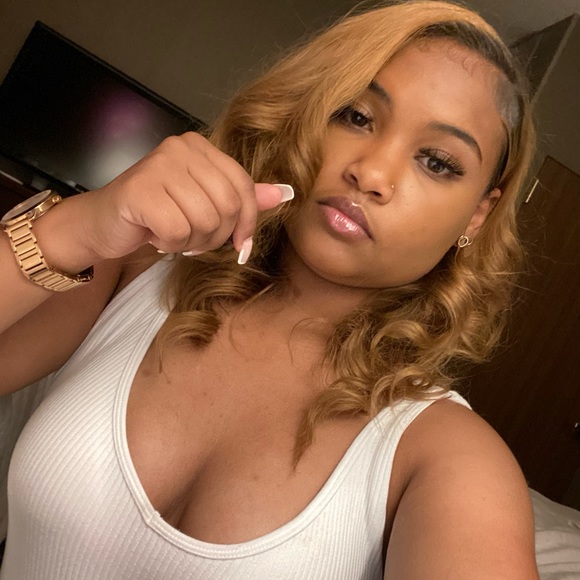 Profile Picture of Alayah Petrowski (@alayahpetrowski) on Poshmark