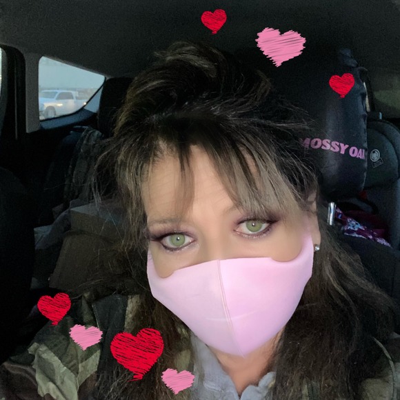 Profile Picture of Rebecca Shell (@beckyshell2797) on Poshmark