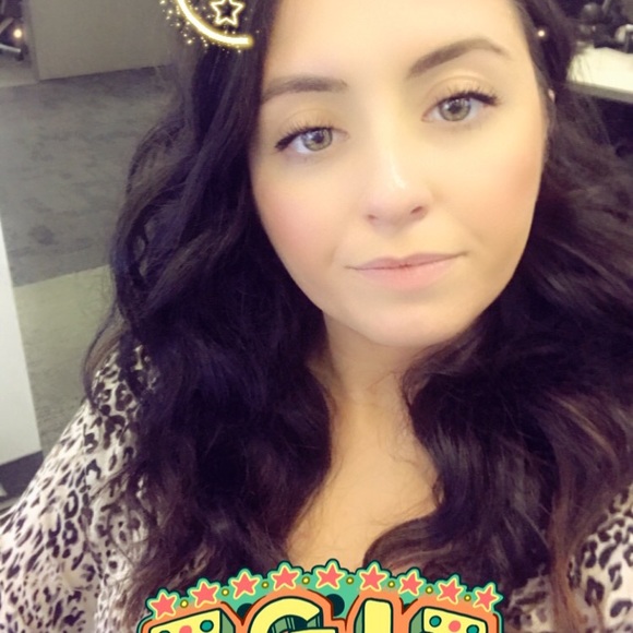 Profile Picture of Nicole Guinta (@nguinta12) on Poshmark
