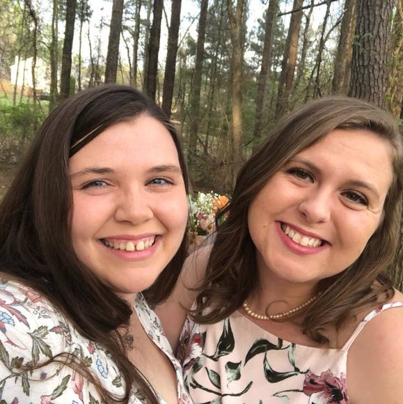 Profile Picture of Lizy Hurlbert (@lizyhb) on Poshmark