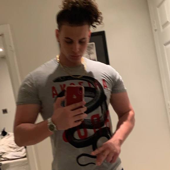 Profile Picture of Amir Nasser (@amirskater213) on Poshmark