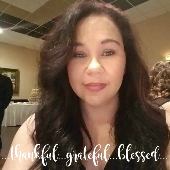 Profile Picture of Bonnie Bernard (@bonniebernar552) on Poshmark