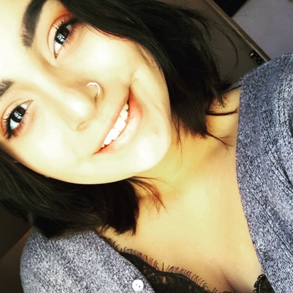 Profile Picture of Alexis Stoetzel (@lexistoetzel01) on Poshmark