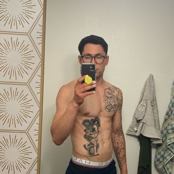 Profile Picture of Alex Ferroni (@babygorrilla08) on Poshmark