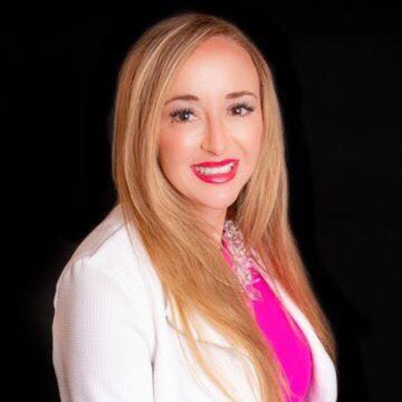 Profile Picture of Lisa Calvert (@l_calvert) on Poshmark